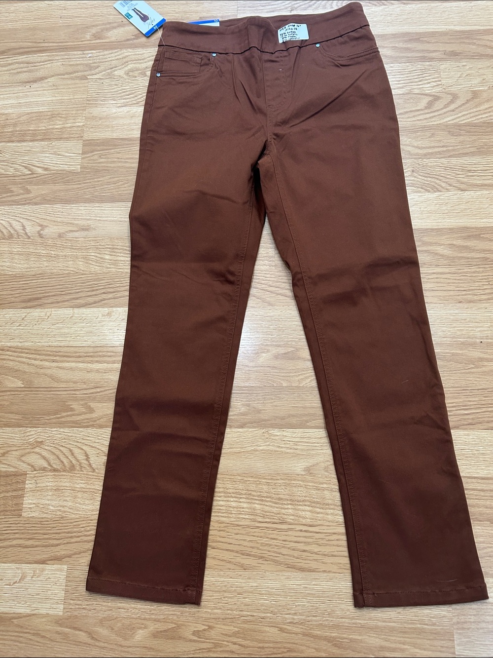 O97.   Women’s Straight-Leg Jeans in Brown NWT